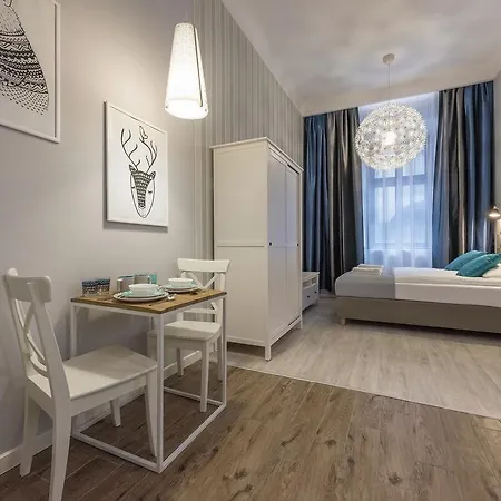Loretańska 6 *