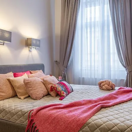 Loretańska 6 *